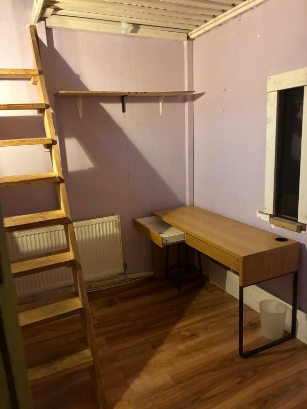 Room Hermitage Road in Greater London