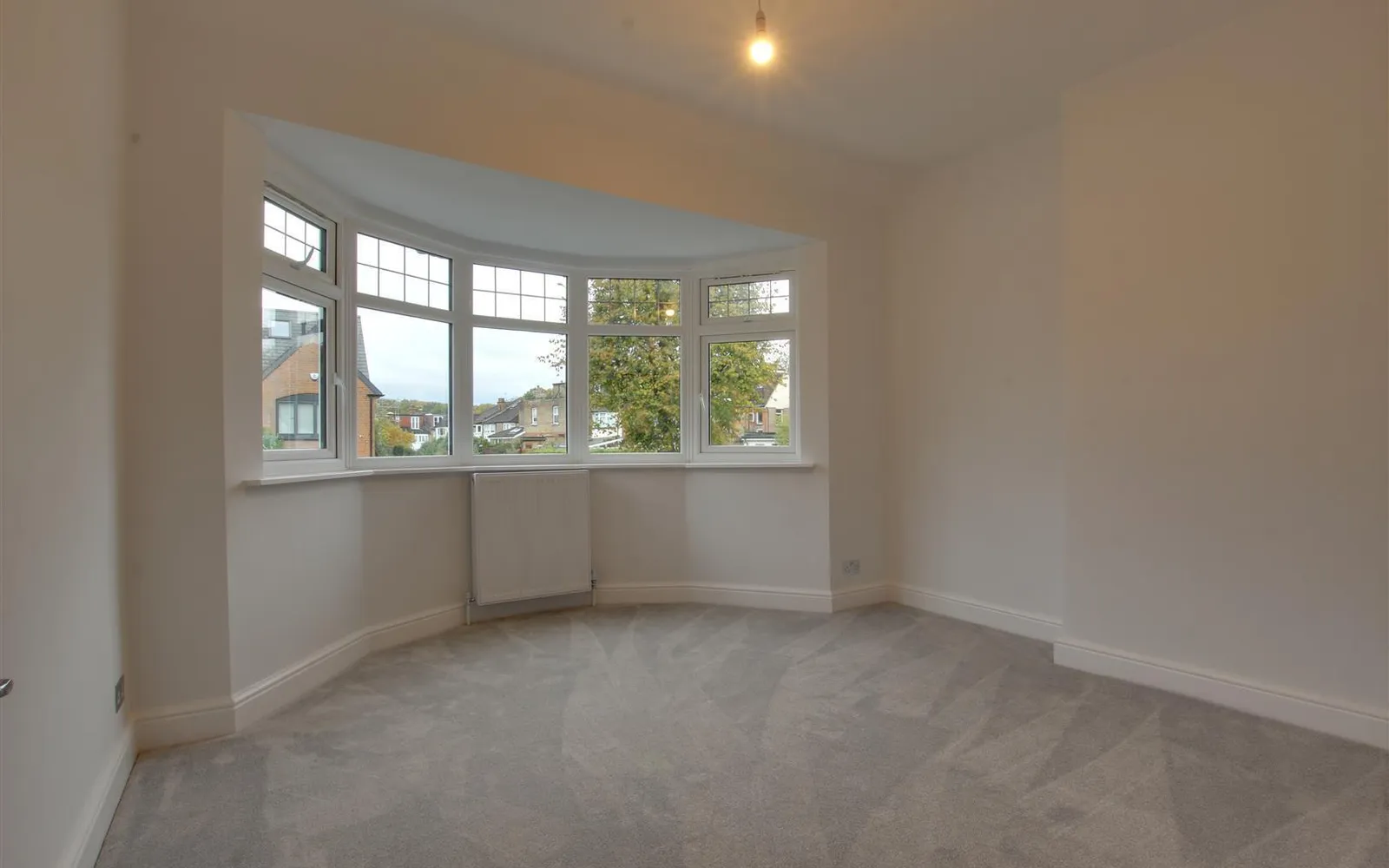 Flat Fernleigh Road in Greater London