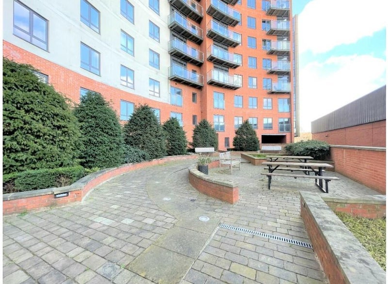 Flat Gotts Road in Leeds