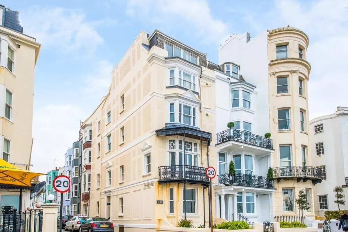 Flat Marine Parade in Brighton