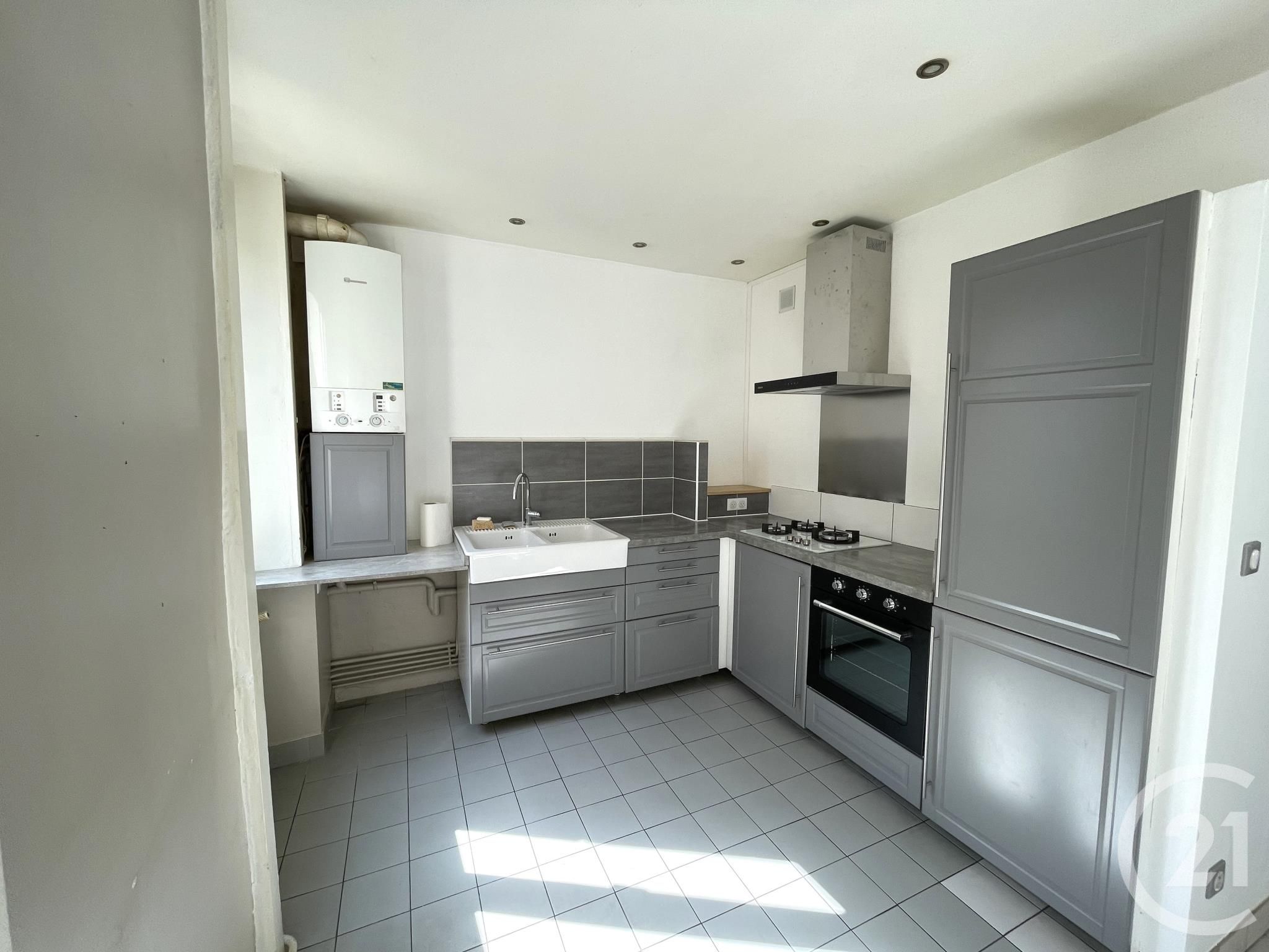 Appartement Place Jean Jaurès à Le Chambon-Feugerolles