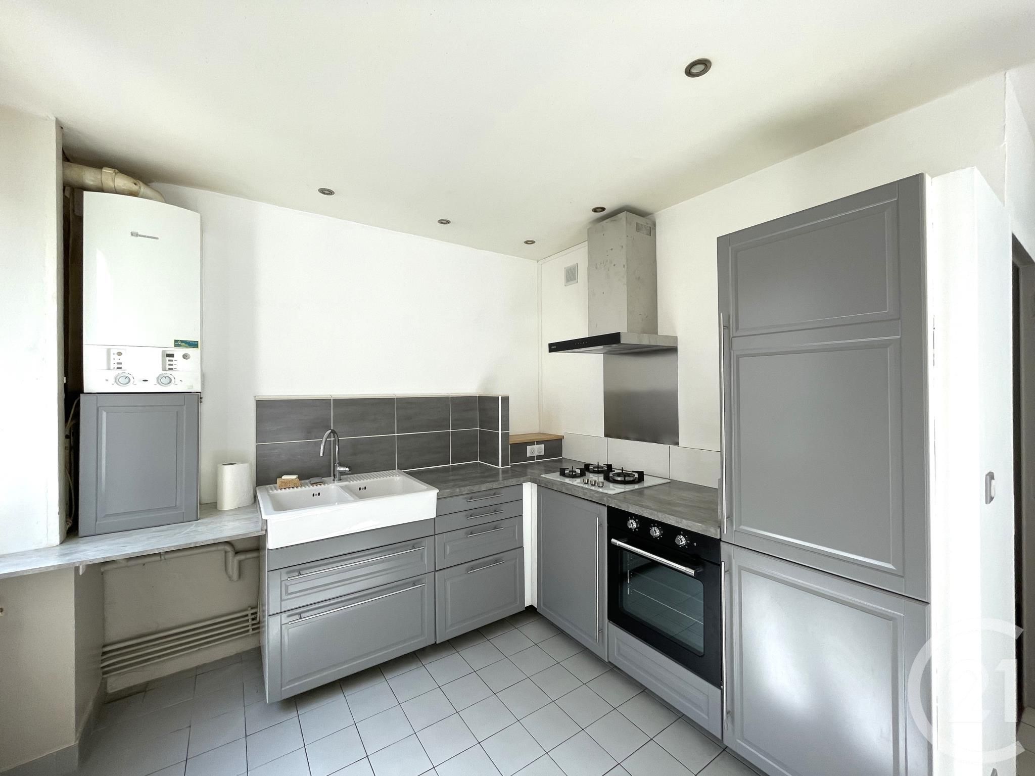 Appartement Place Jean Jaurès à Le Chambon-Feugerolles