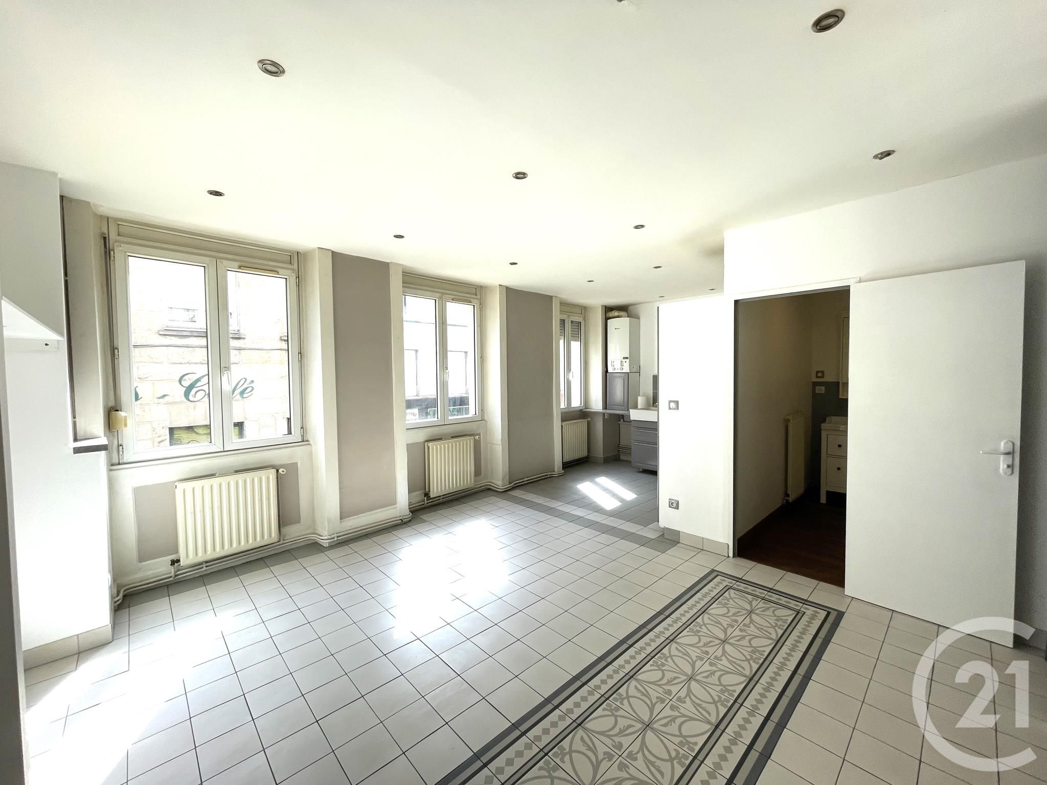 Appartement Place Jean Jaurès à Le Chambon-Feugerolles