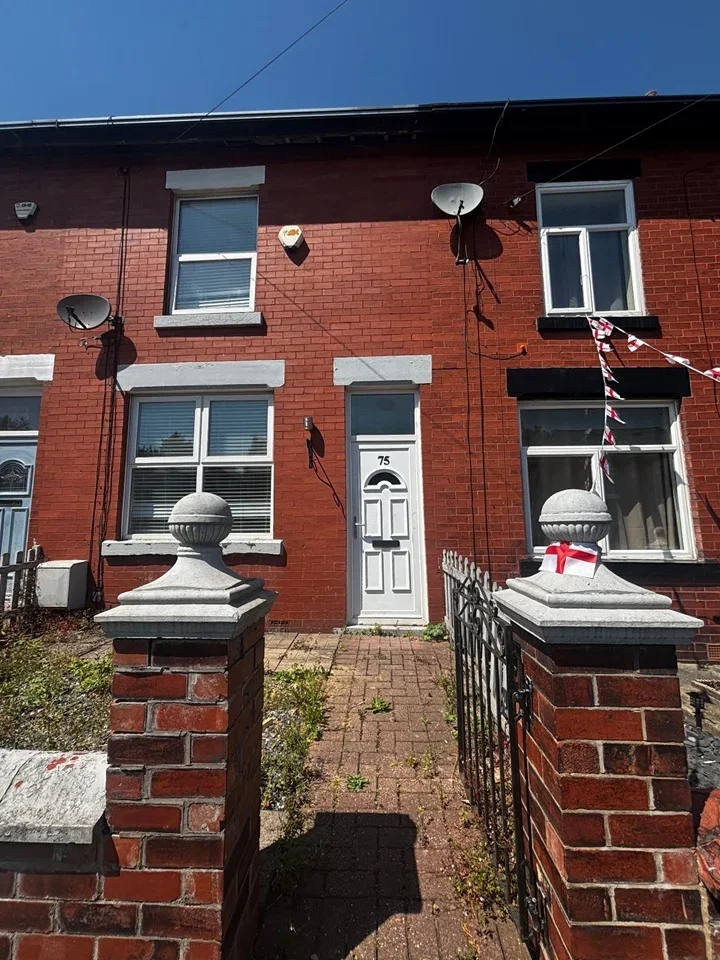 House Carlton Street in Farnworth