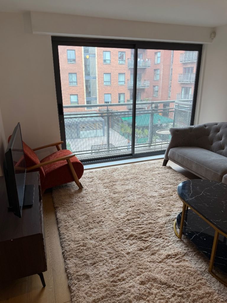 Flat Wolstenholme Square in Liverpool