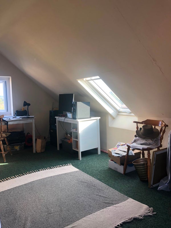 Room Cobourg Road in Bristol