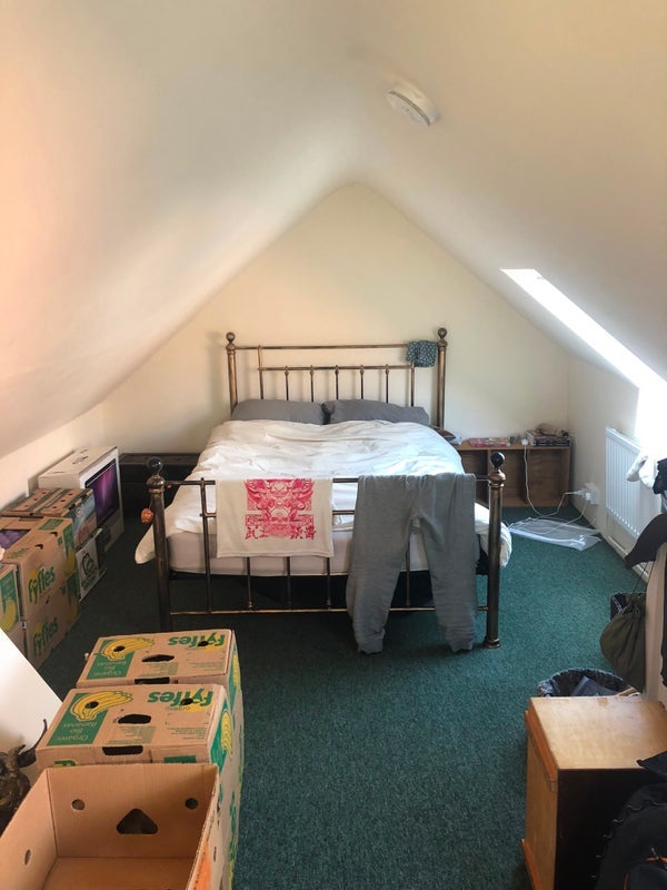 Room Cobourg Road in Bristol