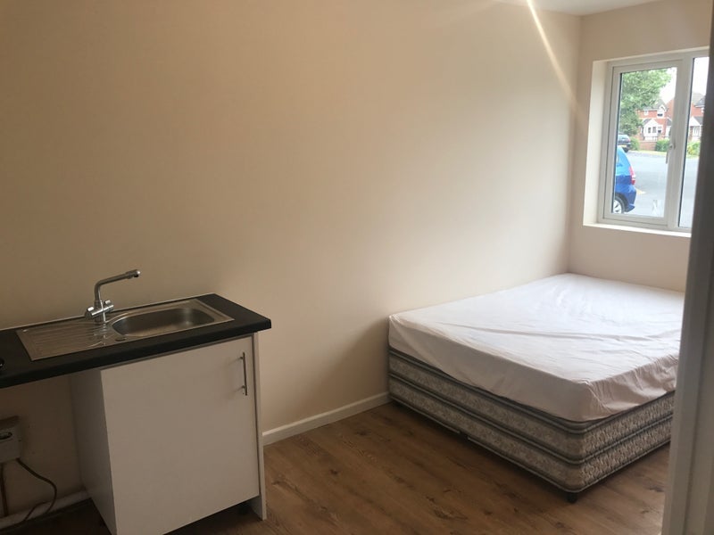 Room Rivets Meadow Close in Braunstone Town