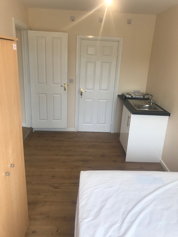 Room Rivets Meadow Close in Braunstone Town