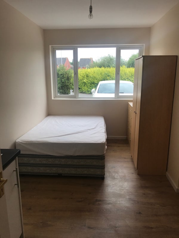 Room Rivets Meadow Close in Braunstone Town