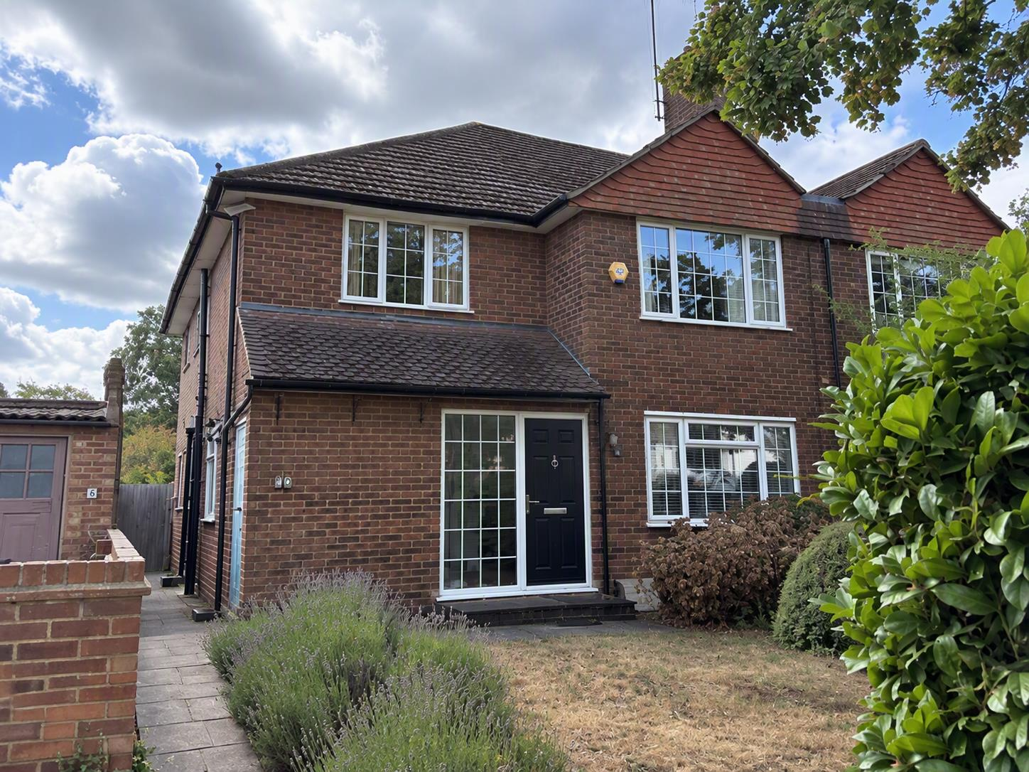 House Sugden Road in Elmbridge