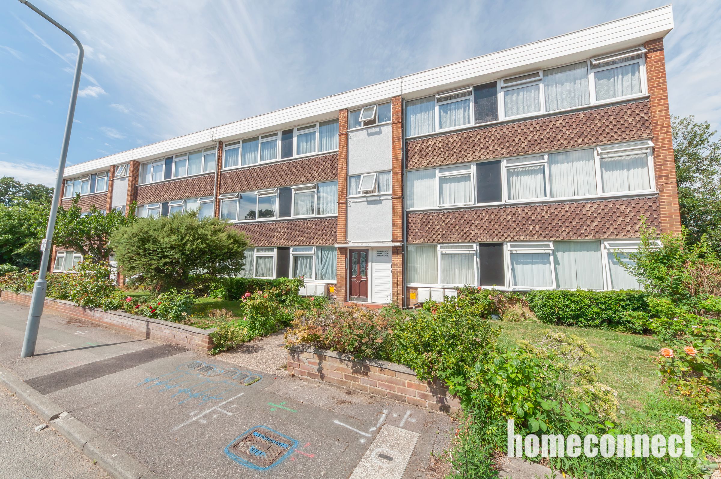 Flat Barton Meadows in Greater London
