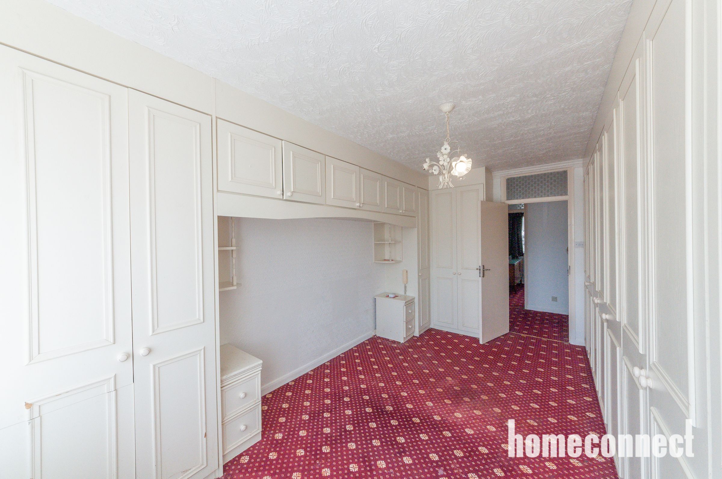 Flat Barton Meadows in Greater London