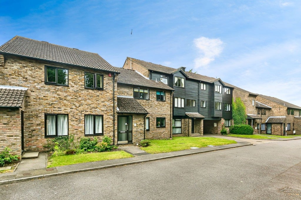 Flat Old Hertford Road in Welwyn Hatfield