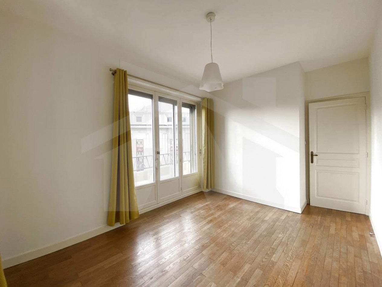 Flat Place Paul Mistral in Grenoble