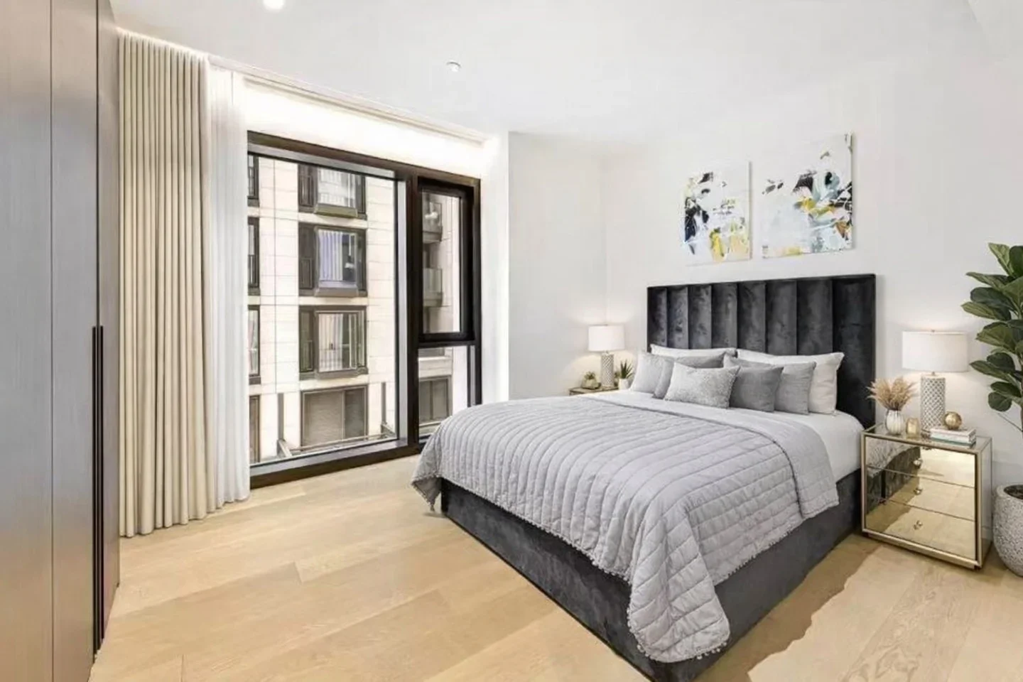 Flat York Road in Greater London