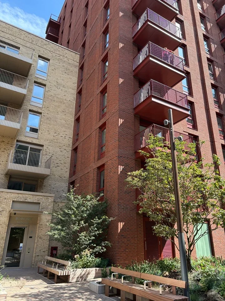 Flat Hemlock Street in Greater London