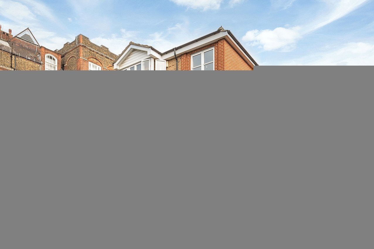 Flat Bredgar Road in Greater London