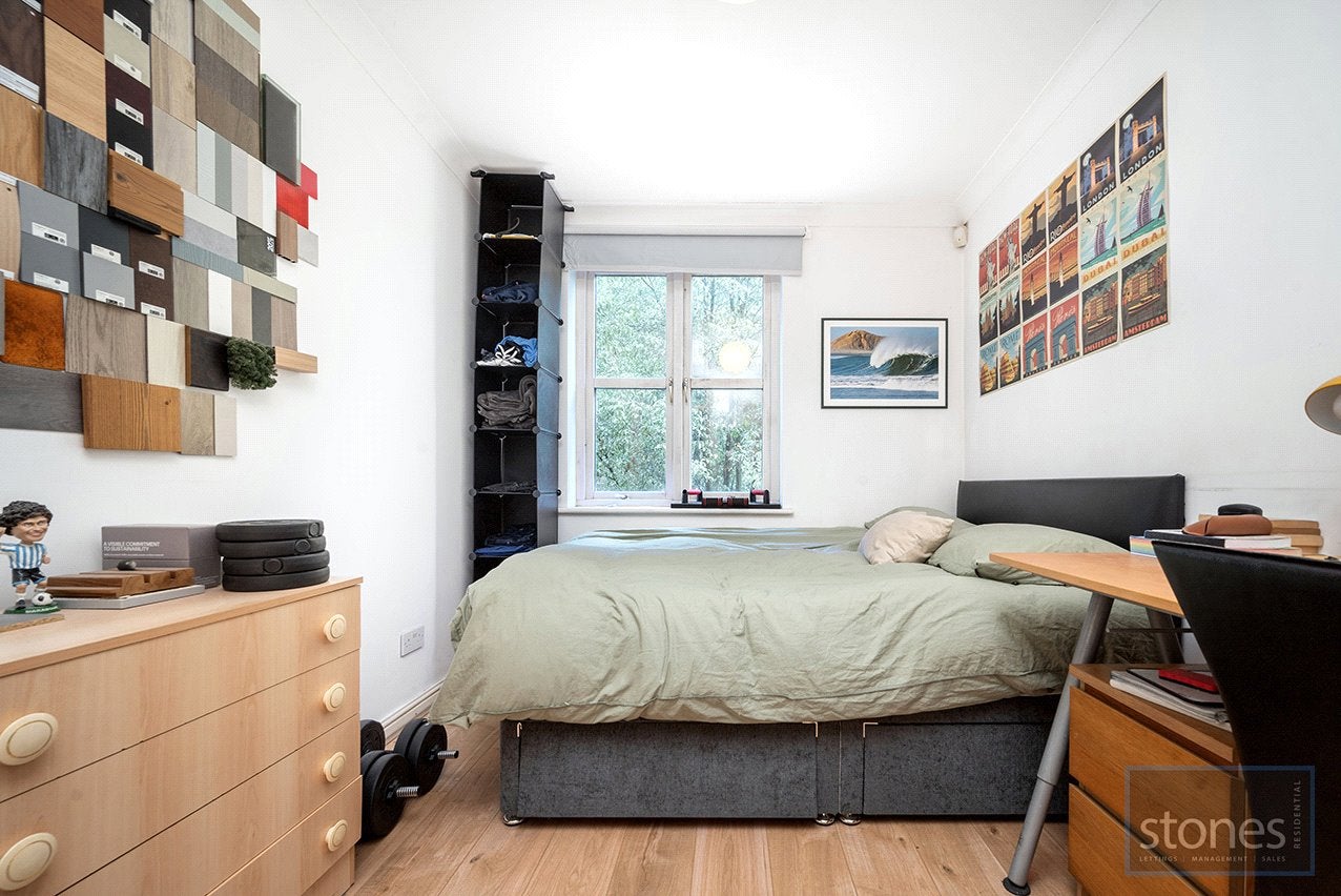 Flat Bredgar Road in Greater London