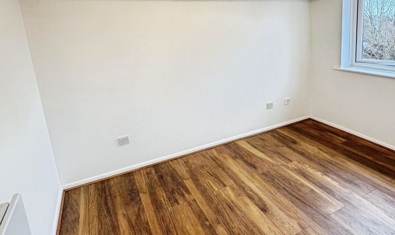 House Linwood Crescent in Greater London