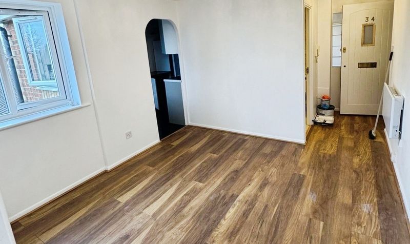 House Linwood Crescent in Greater London