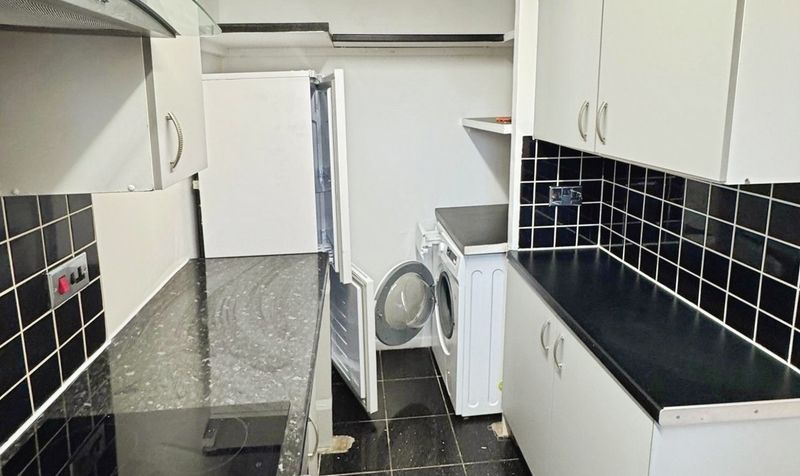 House Linwood Crescent in Greater London