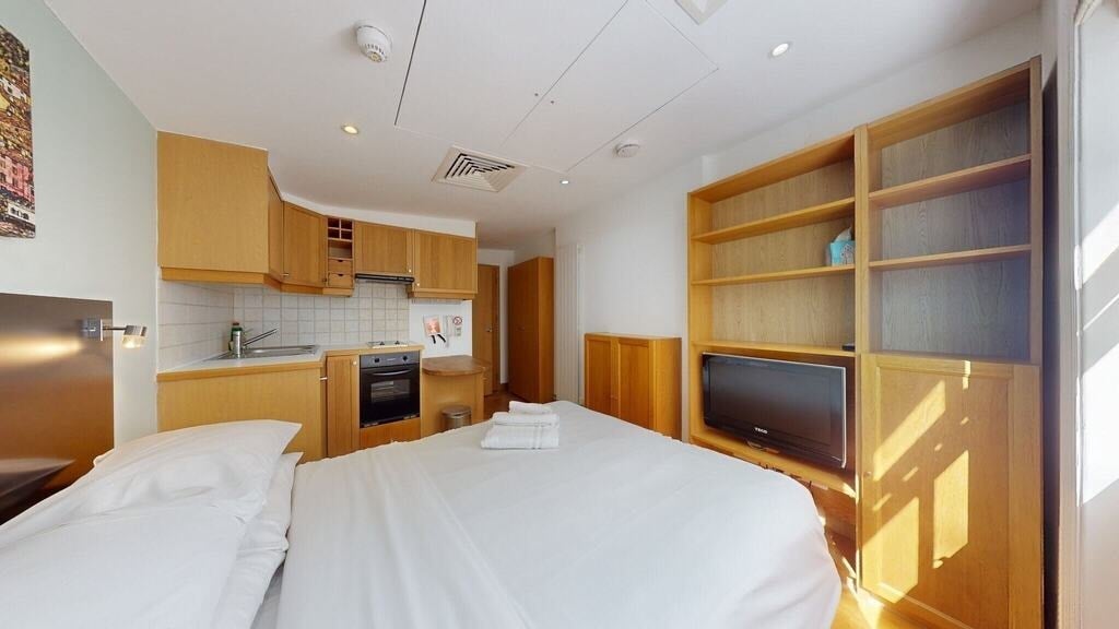 Room Cartwright Gardens in Greater London