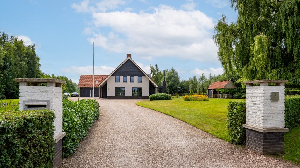 Huis Enterveenweg 3 in Enter
