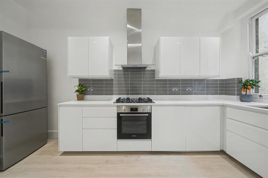 Flat West End Lane in Greater London