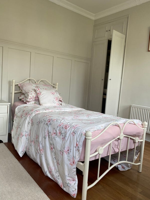 Room St Elmo Road in Greater London