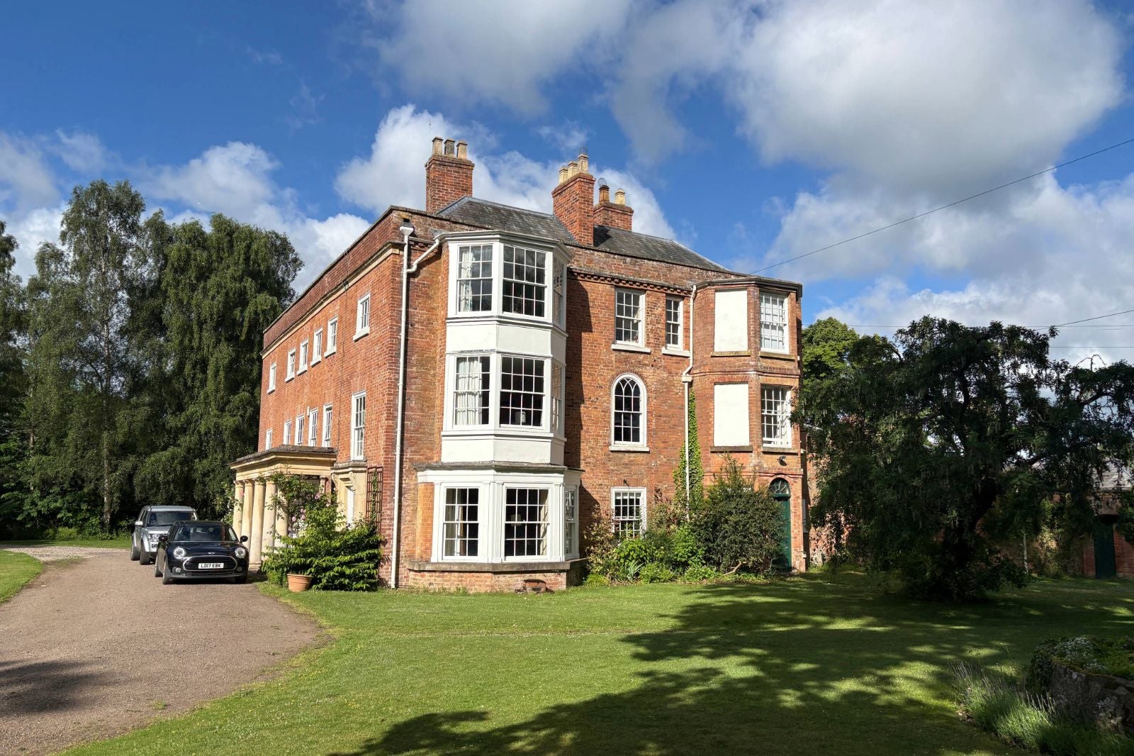 Flat Sherridge Road in Malvern Hills