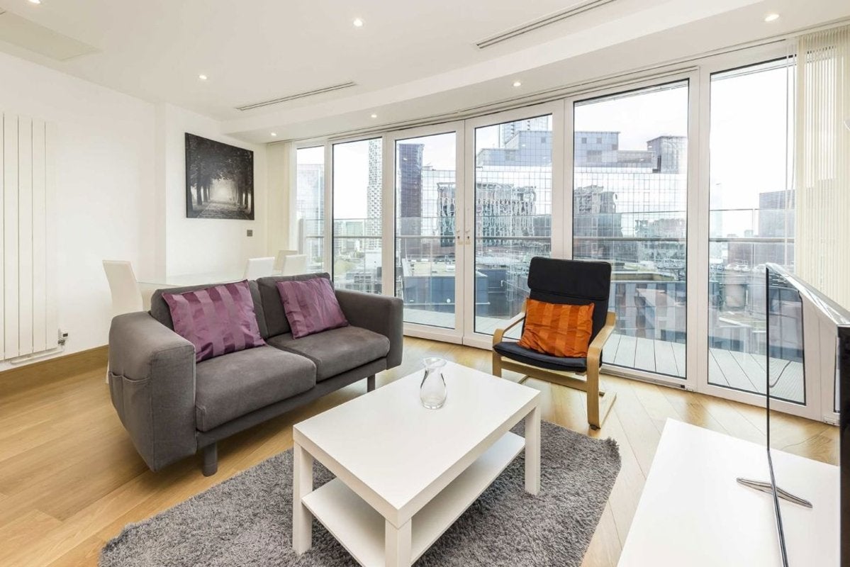 Flat Crossharbour Plaza in Greater London