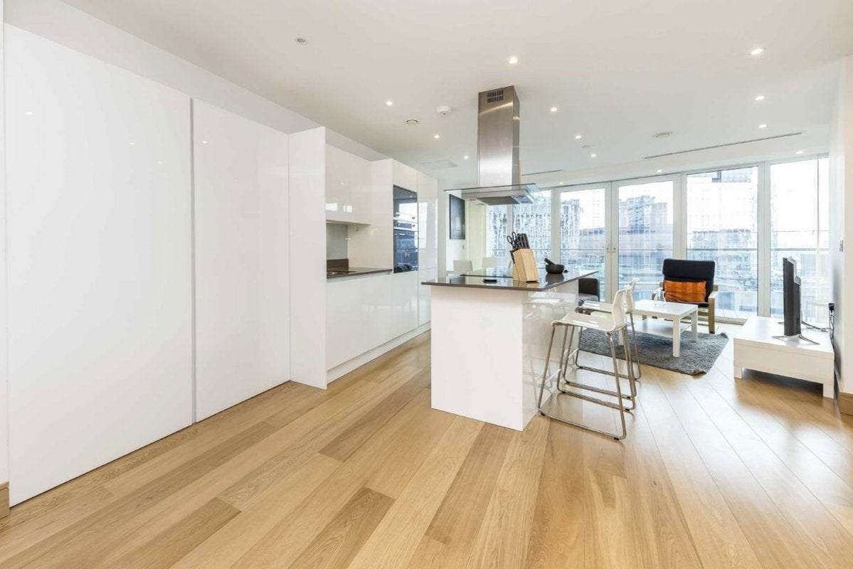 Flat Crossharbour Plaza in Greater London
