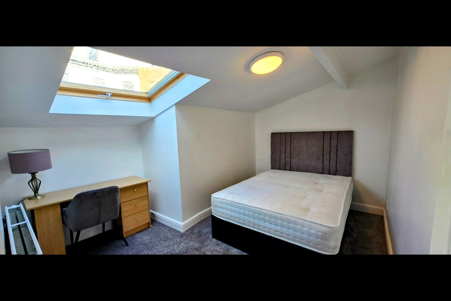 Flat Meanwood Road in Leeds