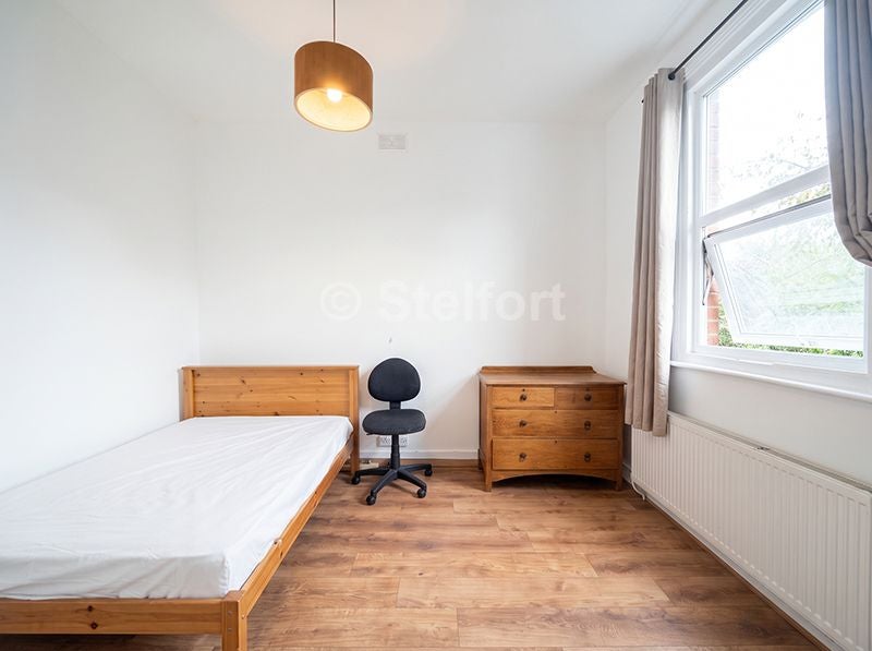 Flat Heyworth Road in Greater London
