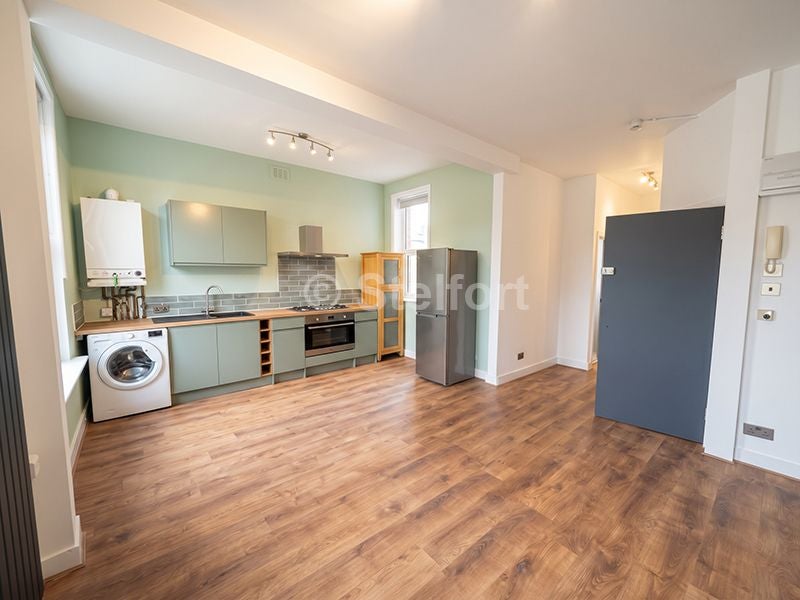 Flat Heyworth Road in Greater London