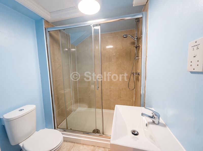 Flat Heyworth Road in Greater London