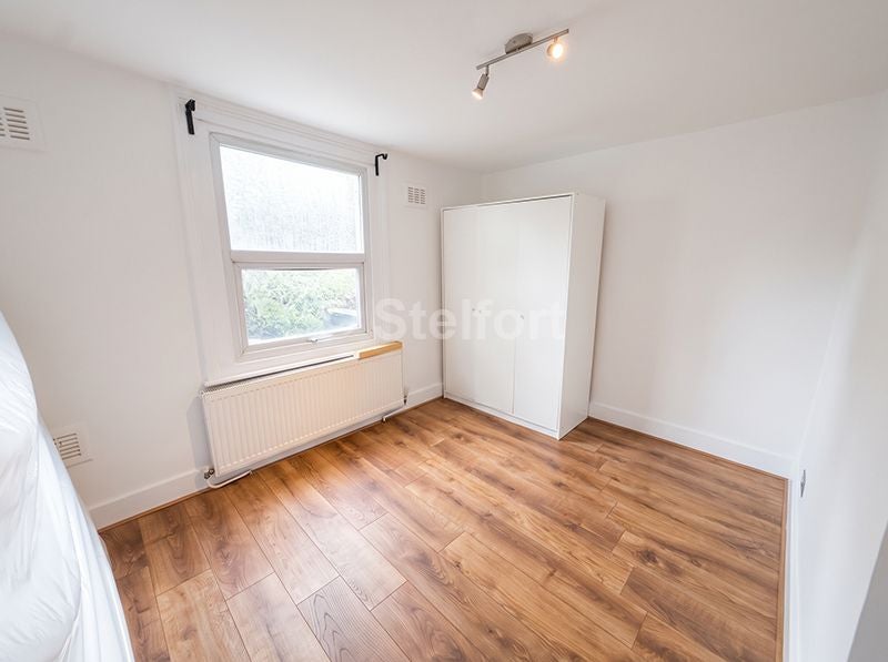 Flat Heyworth Road in Greater London