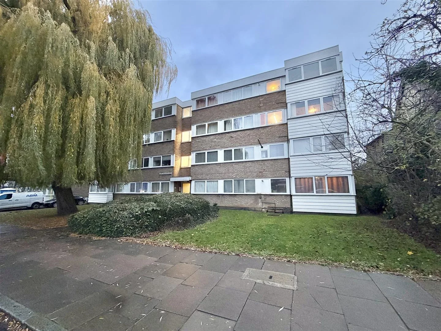 Flat Maidstone Road in Greater London