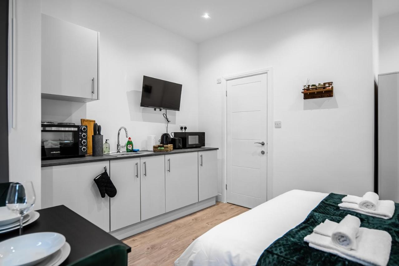 Flat Scarle Road in Greater London