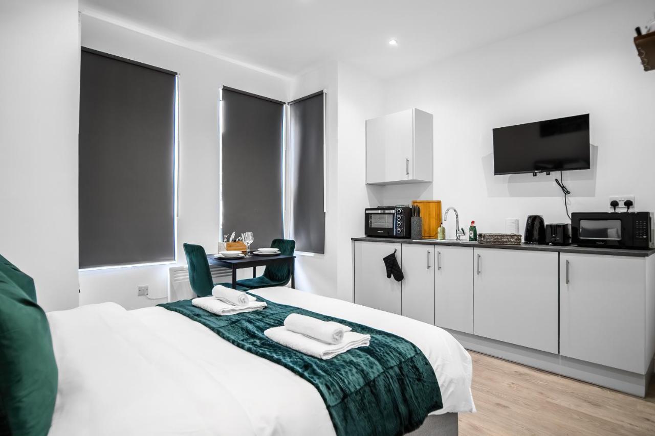 Flat Scarle Road in Greater London
