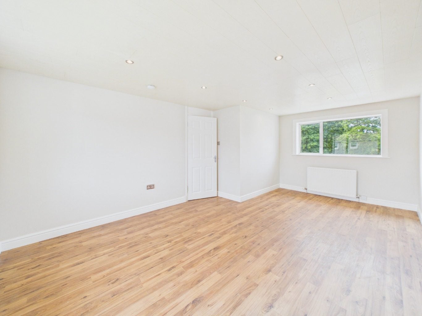Flat Wren Place in Johnstone