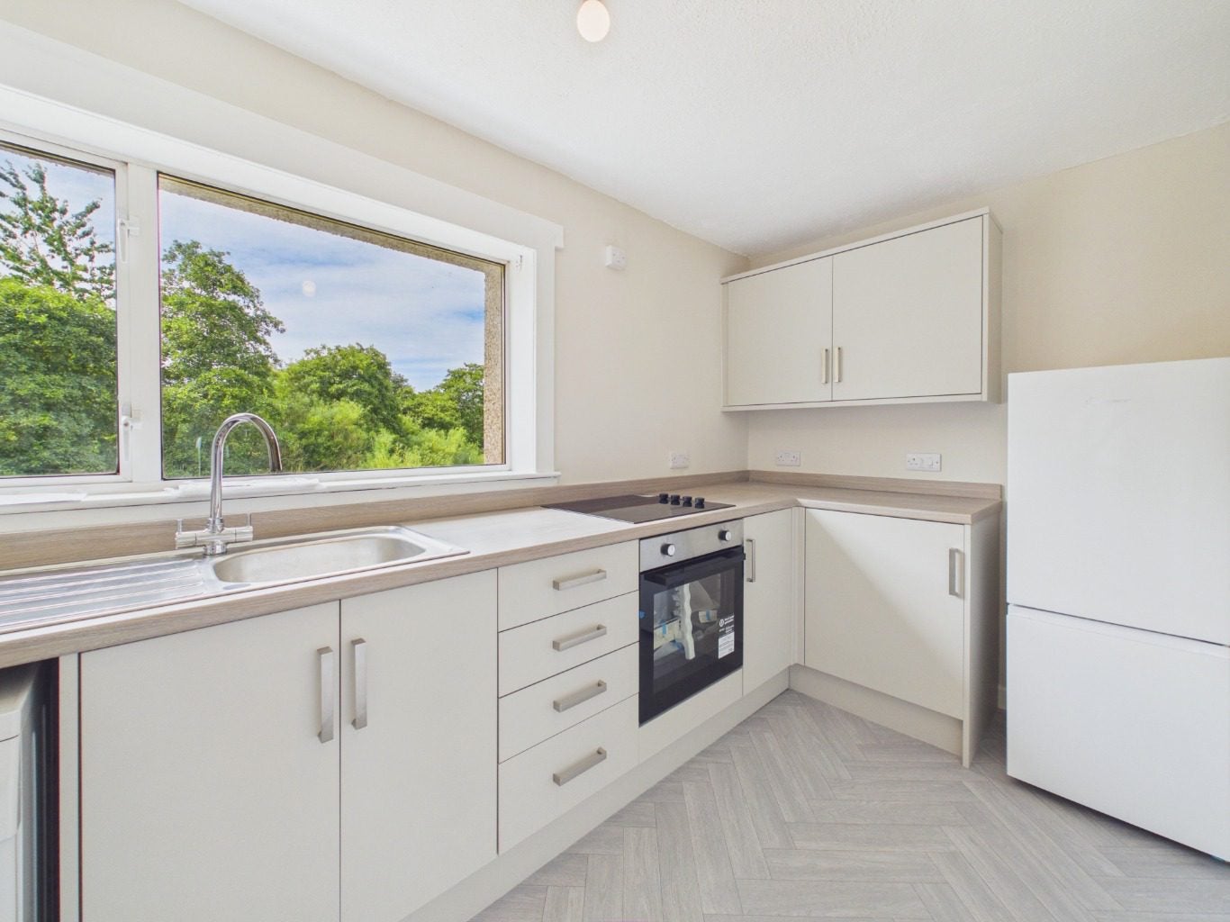 Flat Wren Place in Johnstone