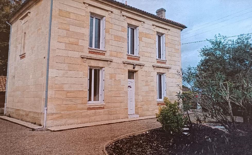 House Rue des Treilles in Libourne