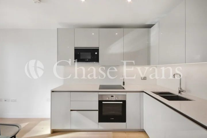 Flat Deacon Street in Greater London