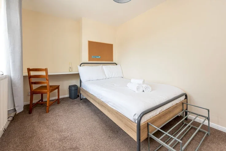 Room Broomfield Road in Newport