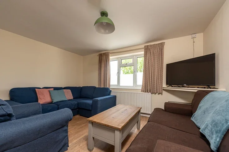 Room Broomfield Road in Newport