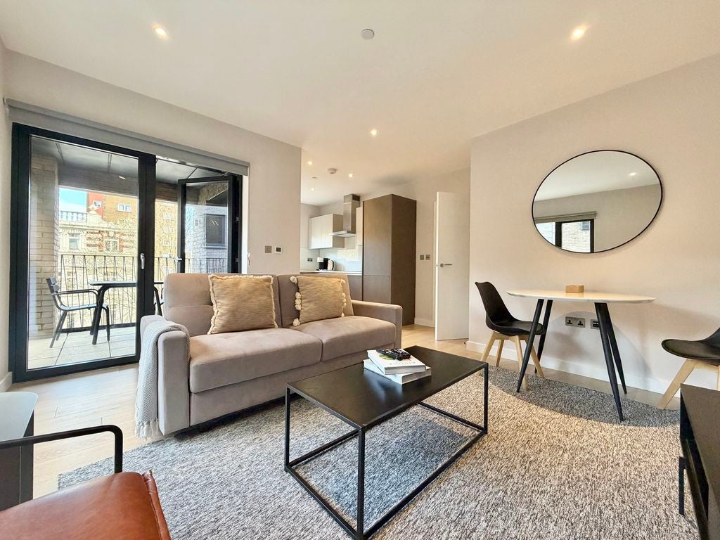 Flat Blackfriars Road in Greater London