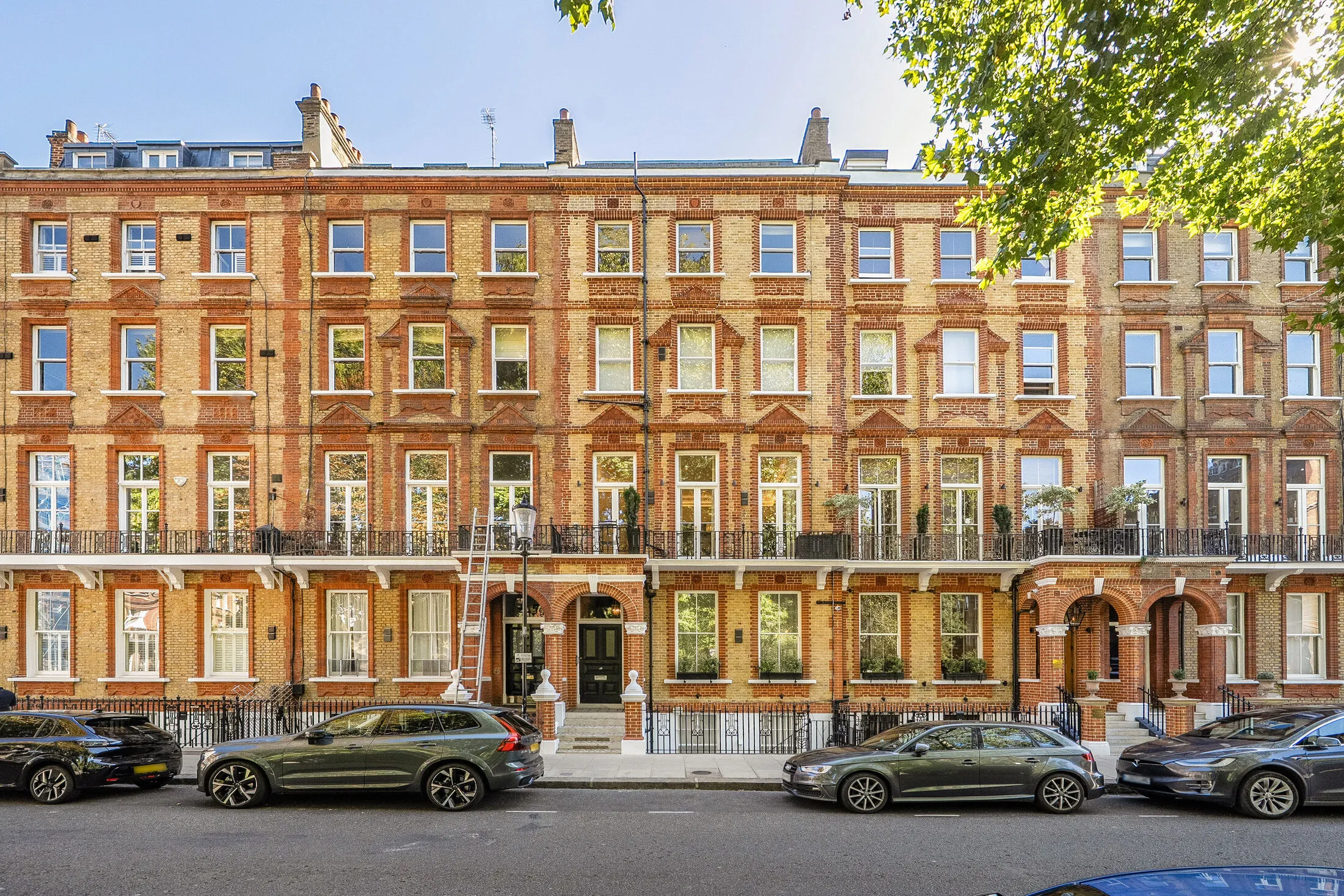 Flat Nevern Square in Greater London