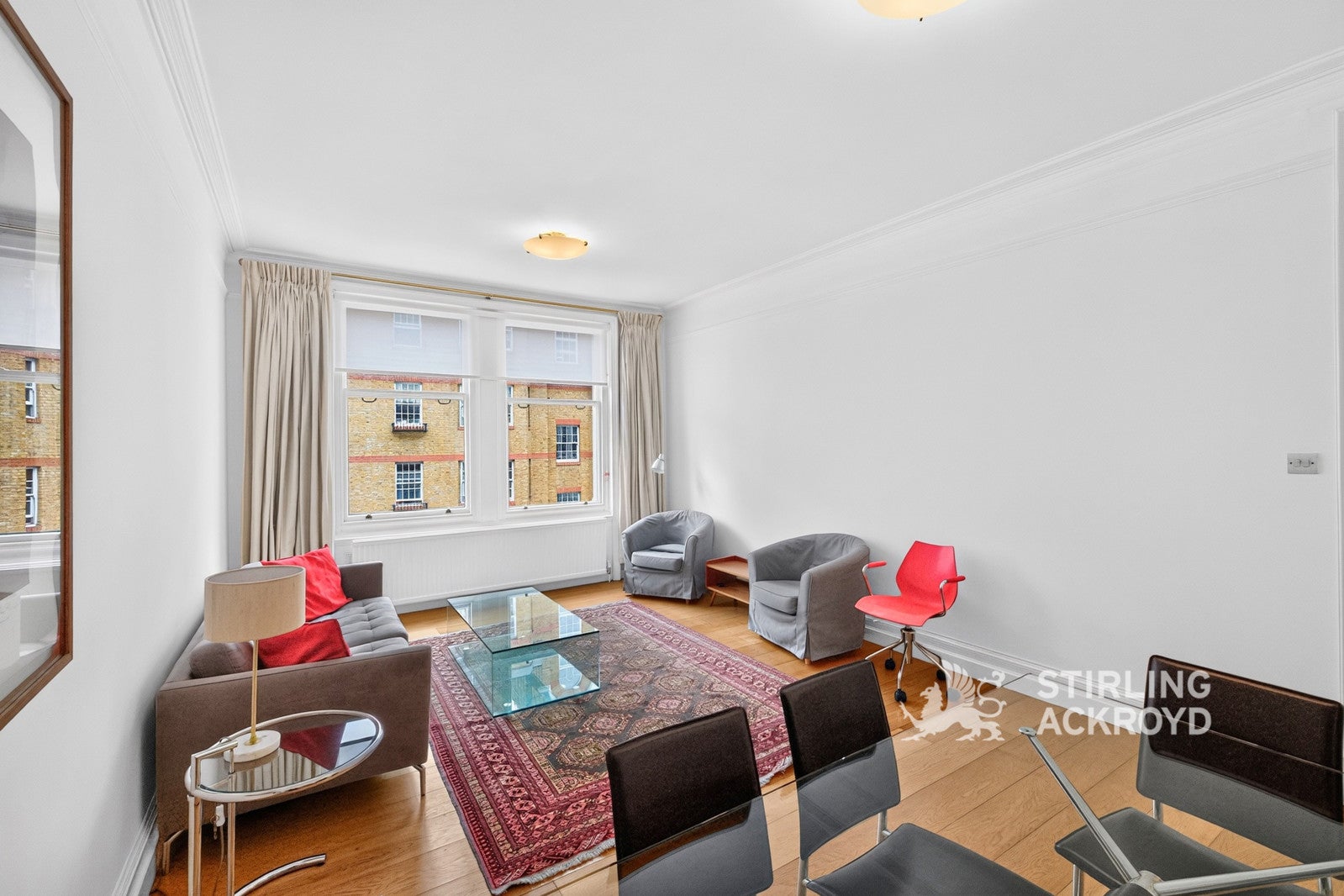 Flat Ridgmount Gardens in Greater London